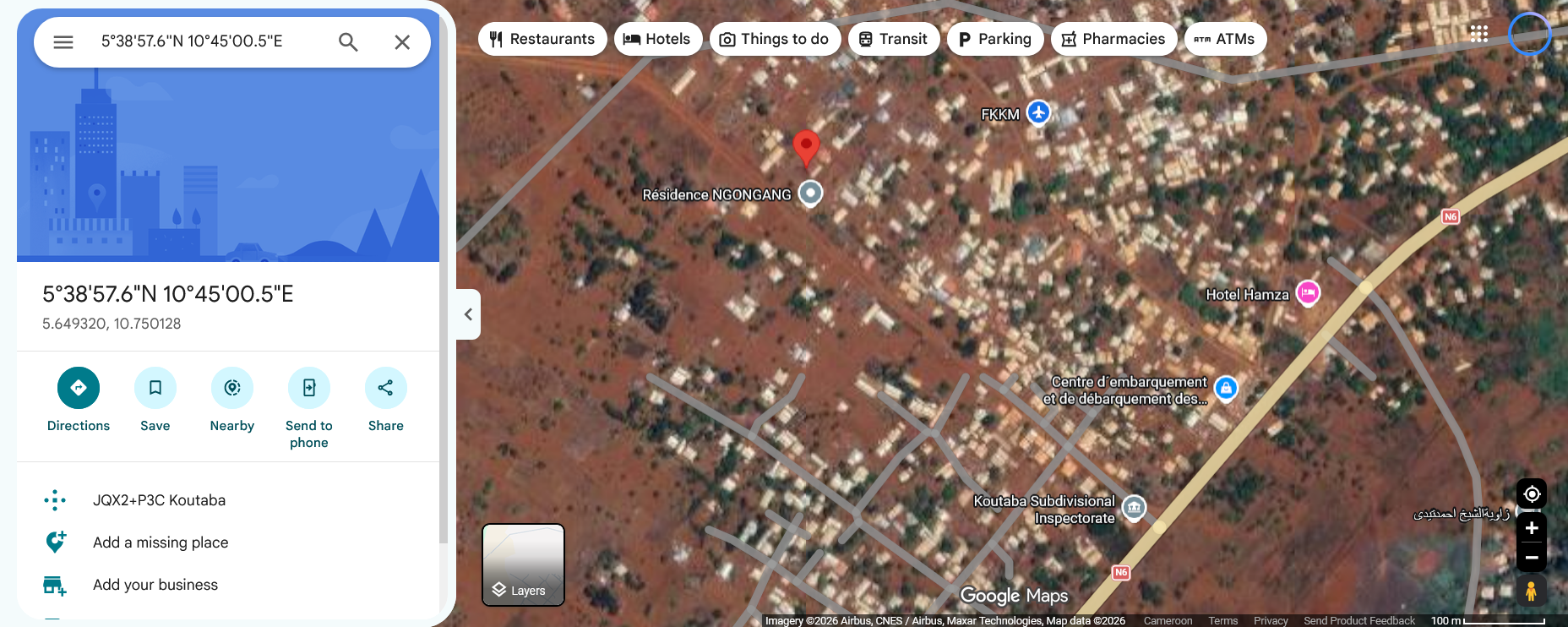 Plan satellite fourni de Koutaba avec un marqueur rouge près de la Résidence NGONGANG et de l’hôtel Hamza